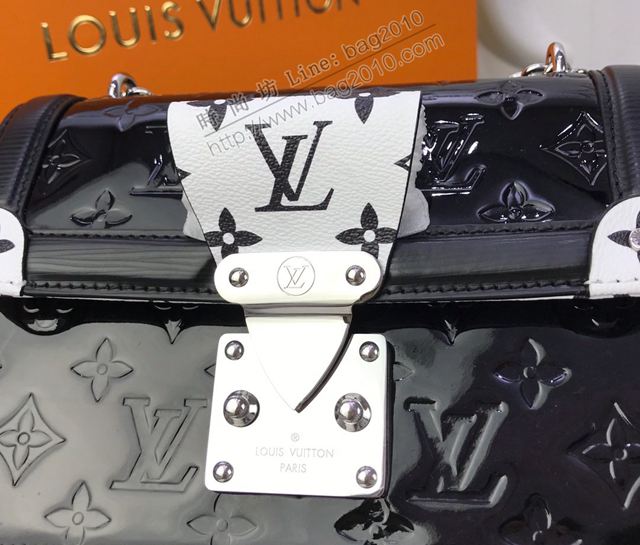 LV包 lv新款女包 Wynwood手袋 壓紋漆光牛皮 LV鏈條斜跨女包  ydh3455